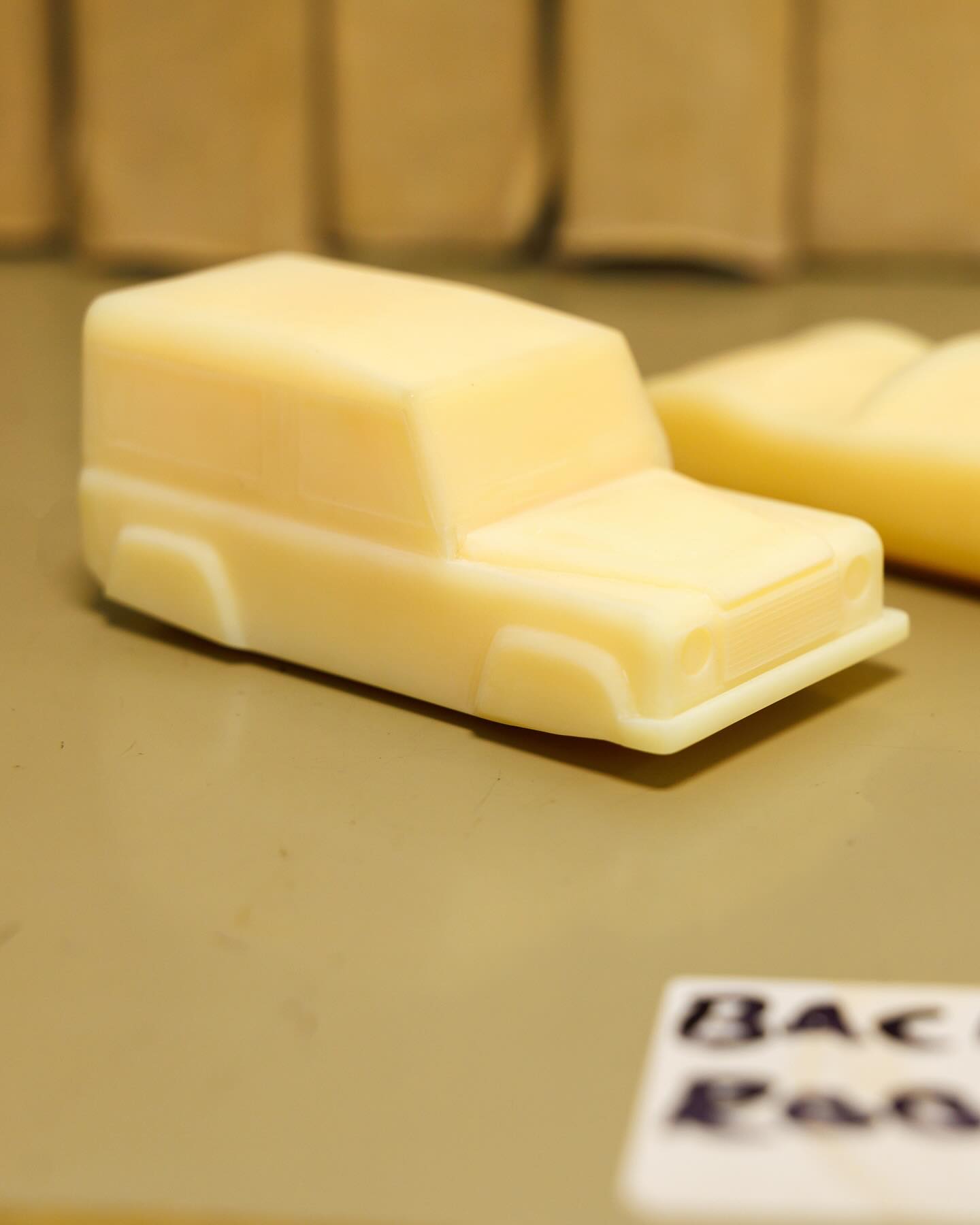 Land Rover and the elegance that smells of mud and afternoon tea.