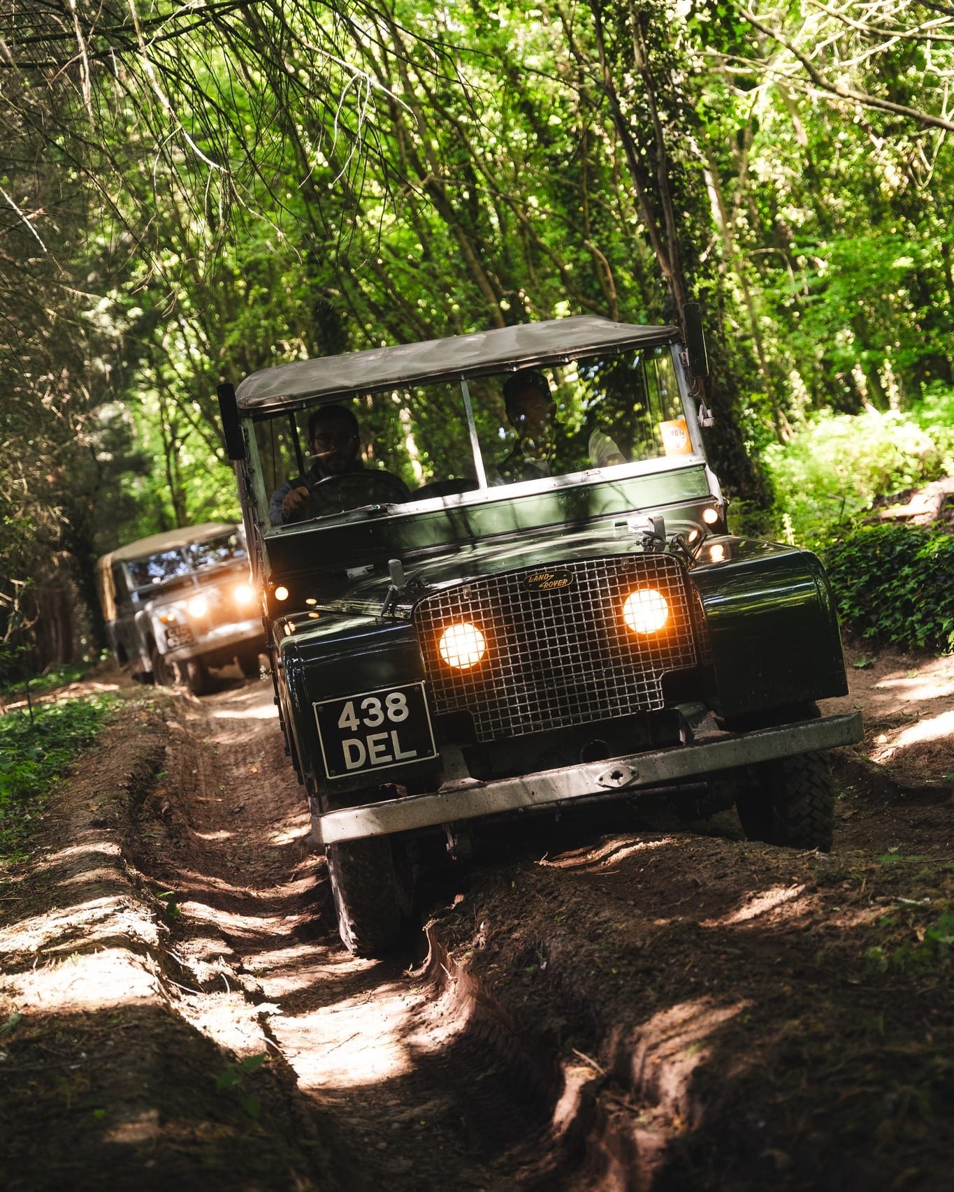 Land Rover and the elegance that smells of mud and afternoon tea.