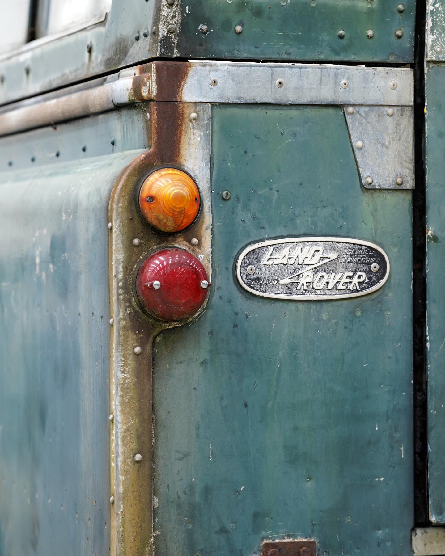 Land Rover and the elegance that smells of mud and afternoon tea.