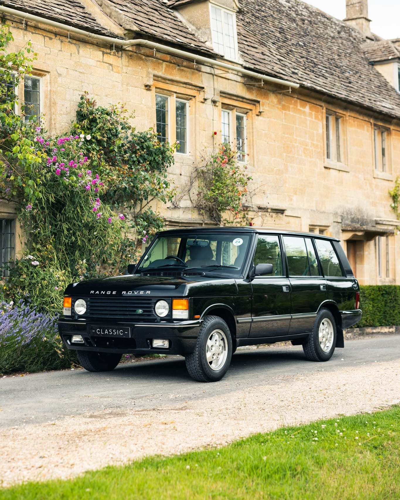 Land Rover and the elegance that smells of mud and afternoon tea.