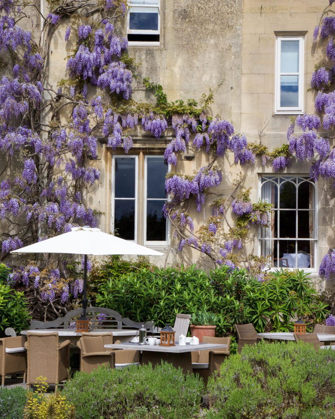 The Bath Priory, where elegance becomes a breath and quiet smells of flowers