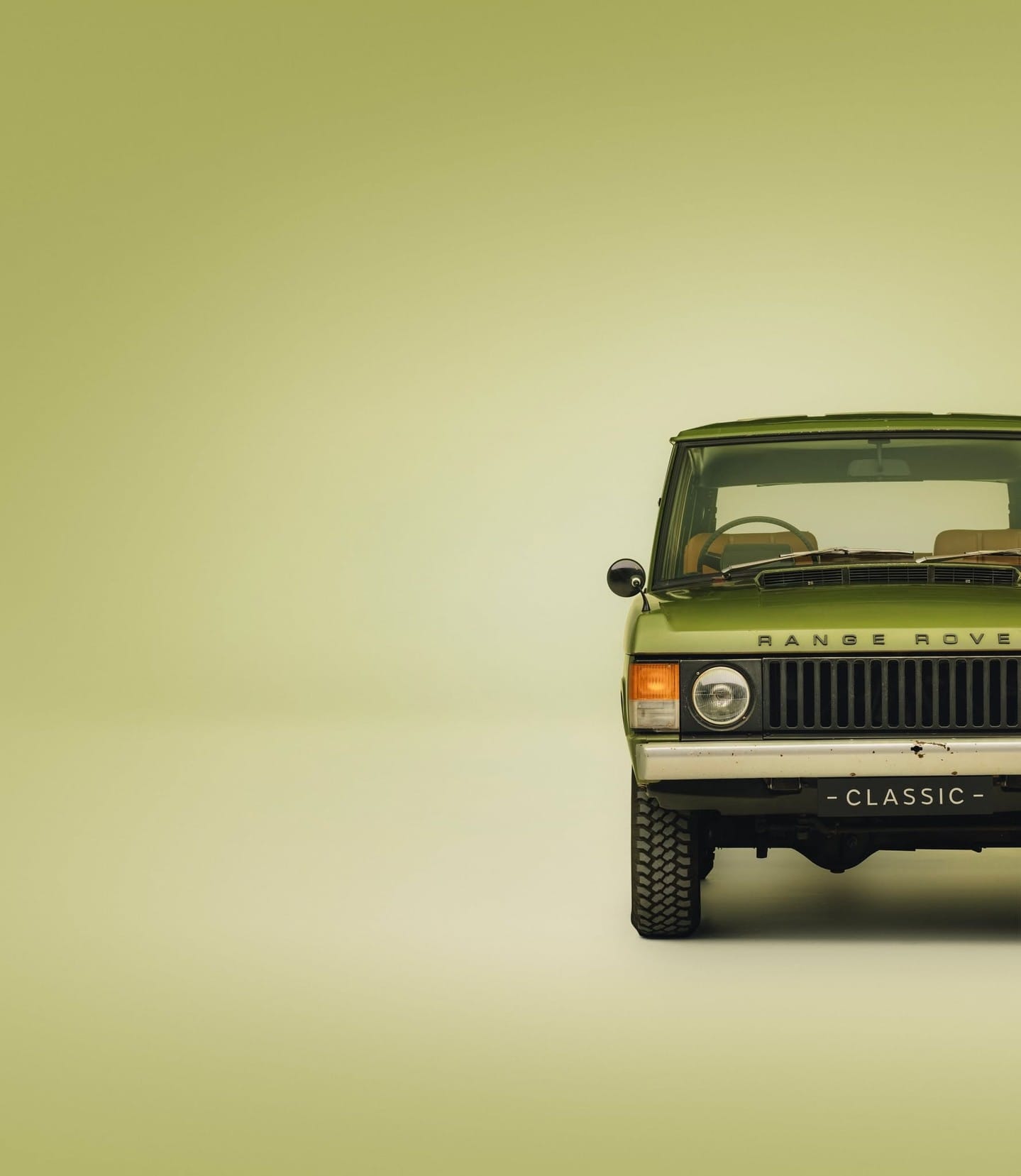 Land Rover and the elegance that smells of mud and afternoon tea.